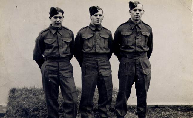 http://miliblog.co.uk/wp-content/gallery/originalbritisharmyww2uk/three-soldiers-at-ease.jpg