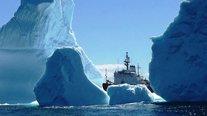 http://cdn.list25.com/wp-content/uploads/2014/10/www.cbc_.ca-li-cp-coast-guard-icebergs-04617354.jpg