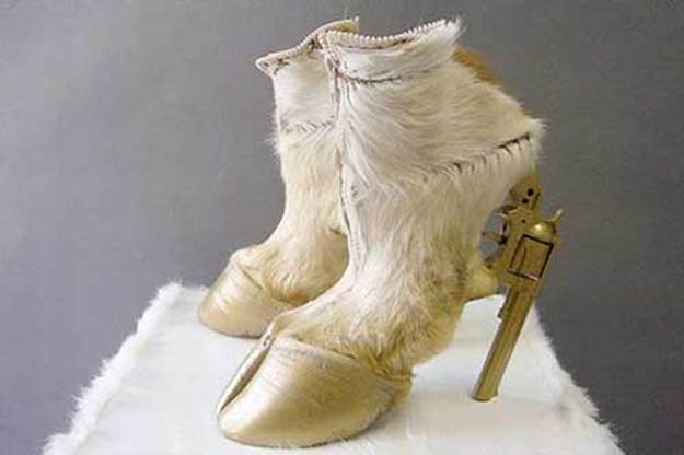 http://cdn.list25.com/wp-content/uploads/2012/06/Horse-hooves-heels.jpg