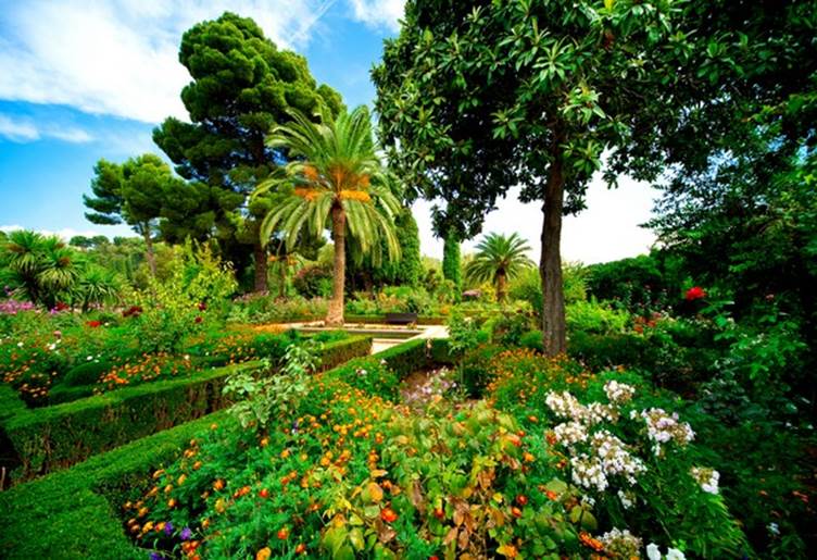 http://cdn.list25.com/wp-content/uploads/2013/05/8-Alhambra-Gardens_tn.jpg
