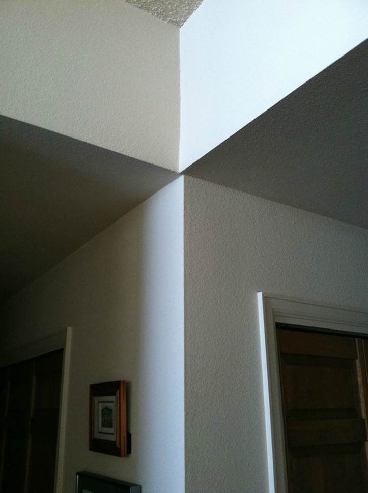 Walls that don&#39;t quite join up with ceilings.