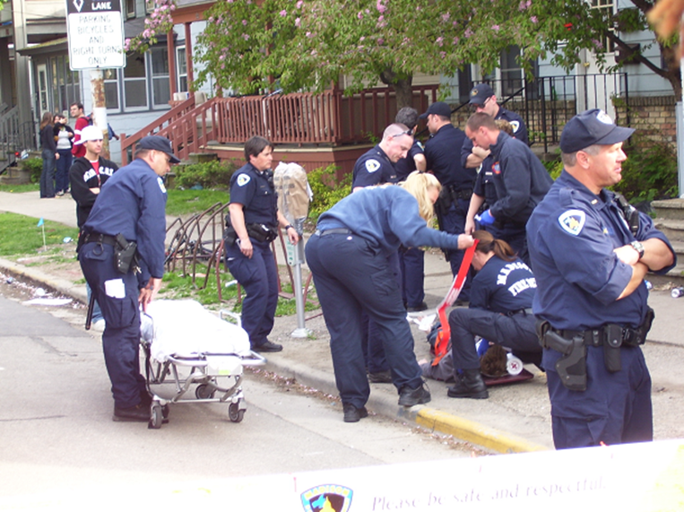 Madison_police_with_stretcher