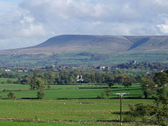 https://upload.wikimedia.org/wikipedia/commons/thumb/5/5f/Pendle_Hill_and_the_Ribble_Valley_-_geograph.org.uk_-_72304.jpg/280px-Pendle_Hill_and_the_Ribble_Valley_-_geograph.org.uk_-_72304.jpg