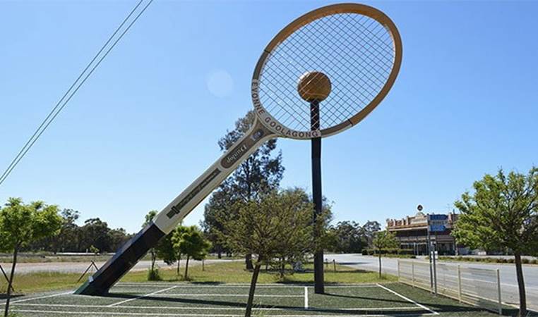 The World's Largest Tennis Racquet (Australia)