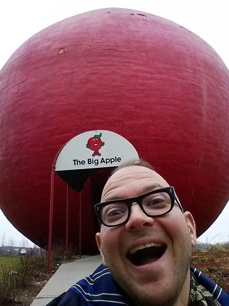 big apple selfie