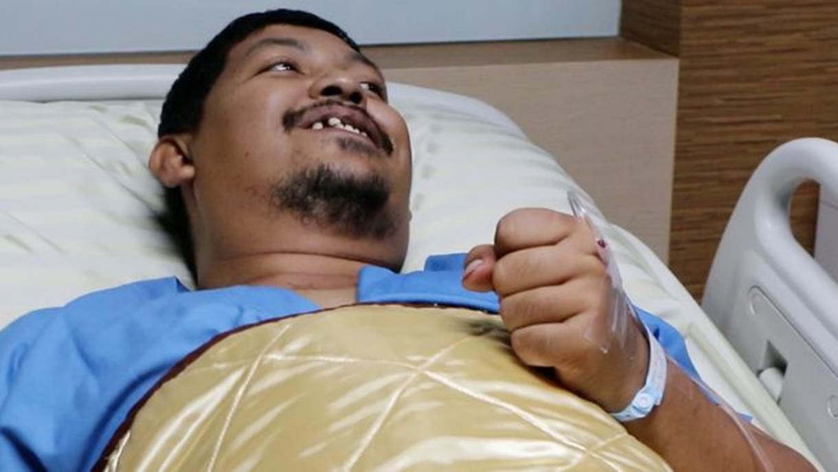 Attaporn Boonmakchuay recovering in hospital. 26 May 2016