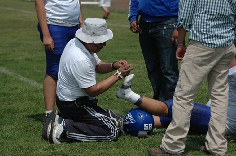 sports injury treatment on field