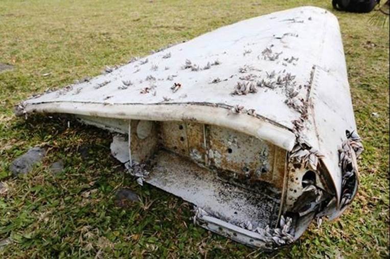 Malaysian Airlines Flight 370 debris discovery