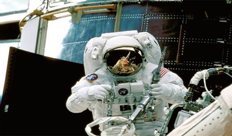 Food doesn't taste the same in space because a lack of gravity causes astronaut's sinuses to clog up