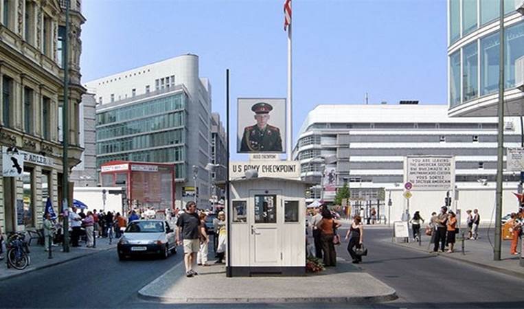 Checkpoint Charlie (Berlin, Germany)