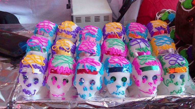 Calaveras de Azukar (sugar skull candy), one of Mexico’s most famous candies, are made on the Day of the Dead. 